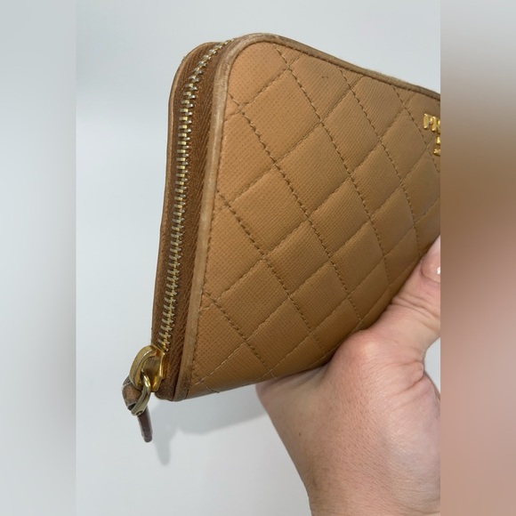 ‼️ RARE PRADA Quilted Zip Around Wallet Caramel Gold Hardware Saffiano Leather - Picture 11 of 16